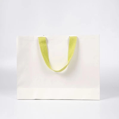 Túi giấy trang phục trang trí màu trắng 190gsm đến 350gsm Túi đựng quà trang sức